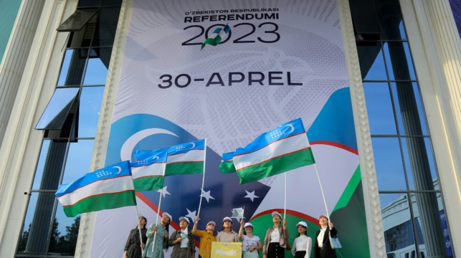 Uzbekist&aacute;n inicia un refer&eacute;ndum constitucional para reforzar al presidente