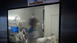 Absent de la campagne pr&eacute;sidentielle, le Covid-19 tue encore 