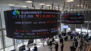 Borsa: l'Europa cauta insieme ai listini Usa, Milano -0,5%