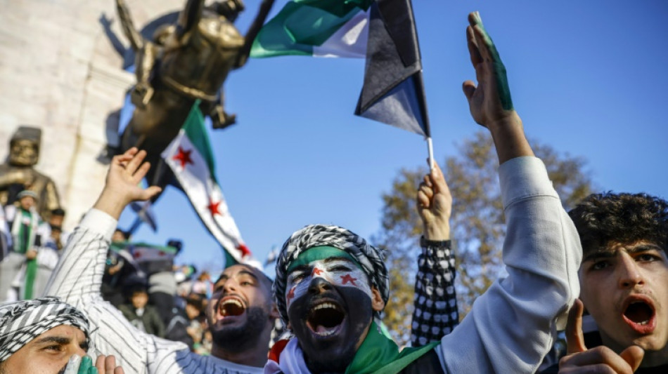 "Finalmente puedo volver a casa", sirios desplazados por la guerra festejan la ca&iacute;da de Al Asad