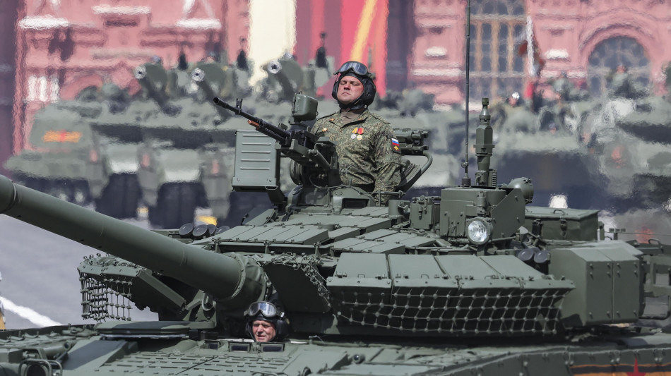 Mosca, il 9 maggio si terr&agrave; una parata militare nella Piazza Rossa
