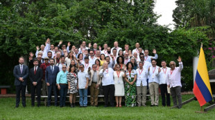 Both sides in Colombian peace talks call for humanitarian aid