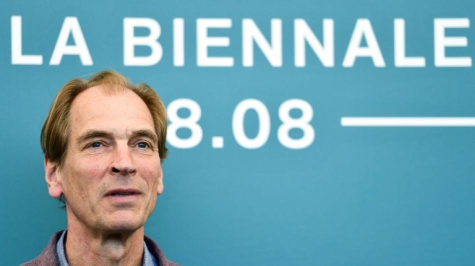 Restos mortais s&atilde;o encontrados perto do local onde o ator Julian Sands desapareceu na Calif&oacute;rnia