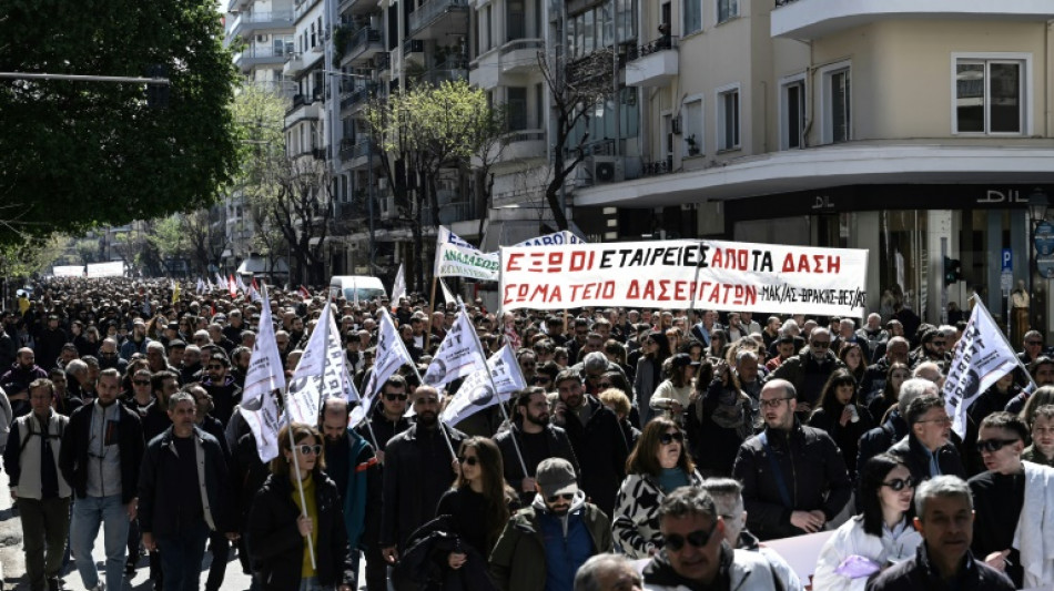 Greek general strike hits transport and commerce