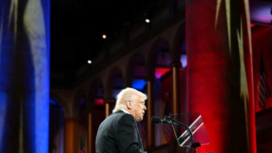 Trump 'pausa' parte de tarifas para aliados e eleva a 125% taxas para a China