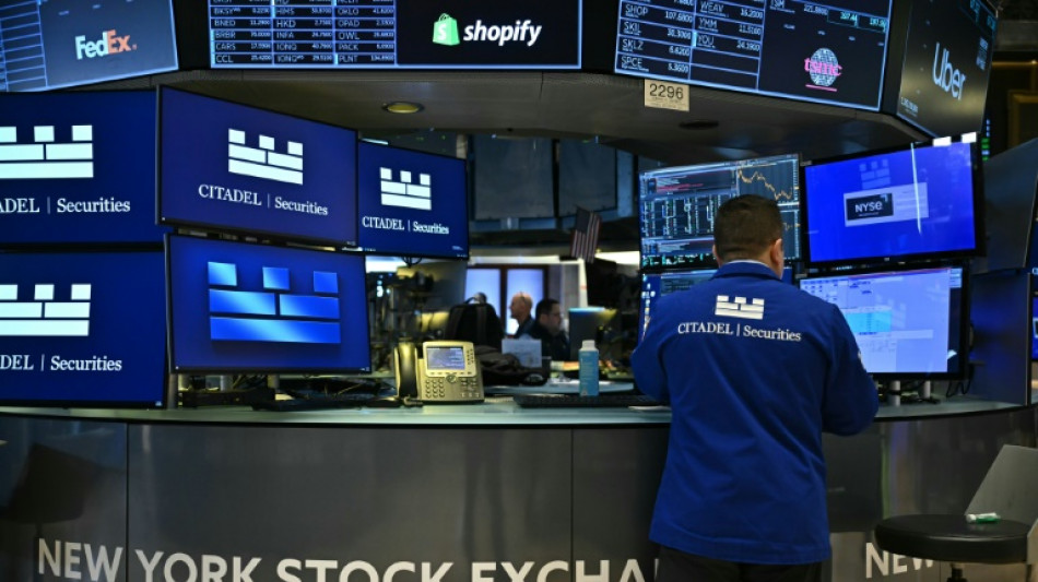 Wall Street ouvre en forte baisse, inqui&egrave;te de l'impact des droits de douane