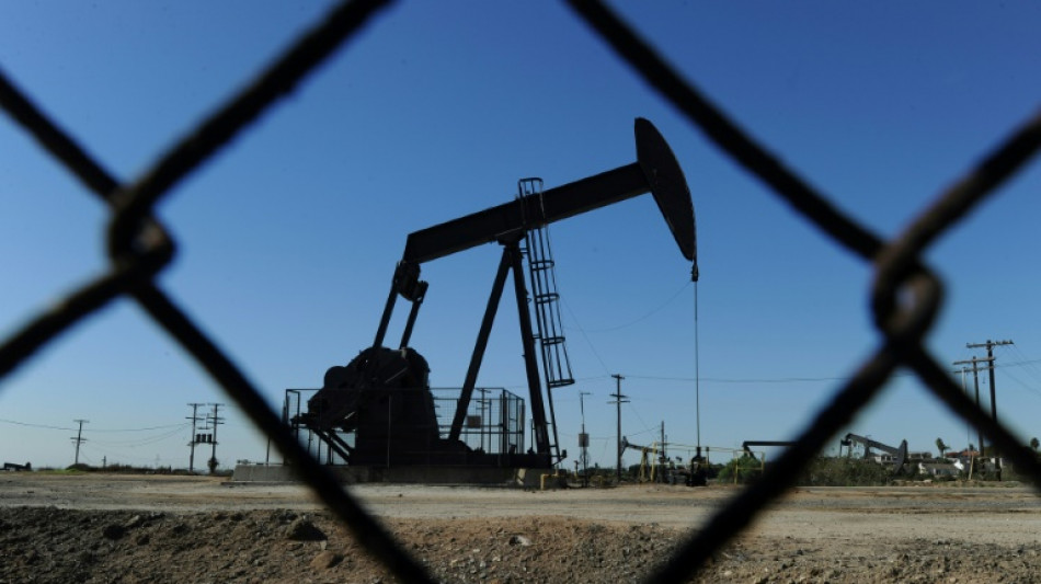 Le p&eacute;trole sous les 100 dollars malgr&eacute; un march&eacute; en mal de brut