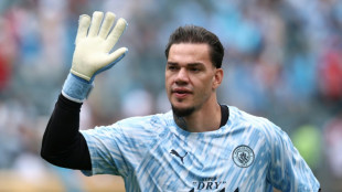 Manchester City anuncia sa&iacute;da de Ederson ap&oacute;s contrata&ccedil;&atilde;o de Donnarumma