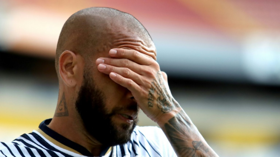 Exfutbolista del Bar&ccedil;a Dani Alves, a juicio por "agresi&oacute;n sexual"