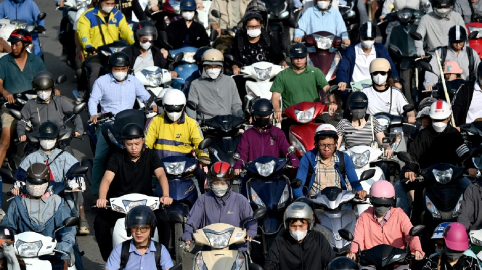 Vietnam: les millions de scooters à essence d'Hanoï en sursis