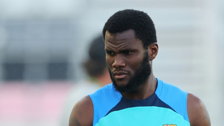 Barcelona anuncia venda de Kessi&eacute; para o Al-Ahli, da Ar&aacute;bia Saudita