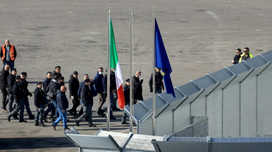 EU-Grundrechteagentur sieht "R&uuml;ckkehrzentren" f&uuml;r Migranten kritisch