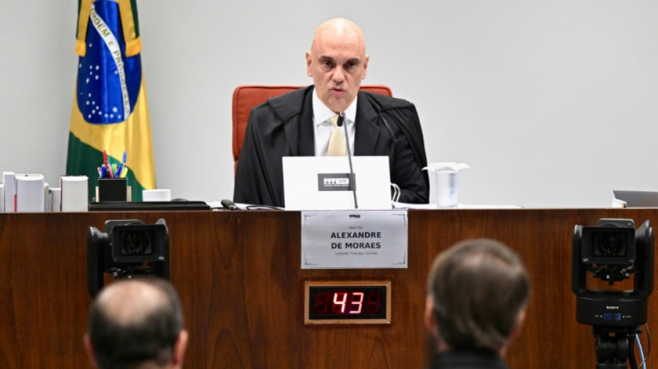 Trump oficializa amea&ccedil;a de tarifas de 50% ao Brasil 