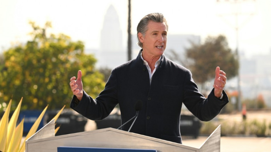 Gobernador de California propone reducir beneficios médicos para indocumentados por déficit presupuestario