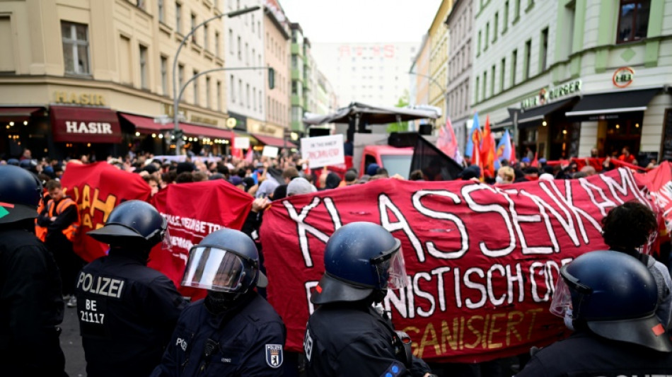 "Revolutionäre 1. Mai-Demonstration" in Berlin verläuft weitestgehend friedlich