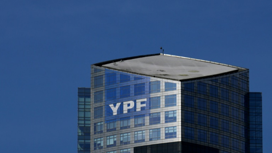Jueza de EEUU ordena a Argentina entregar 51% de acciones de YPF en caso de expropiaci&oacute;n