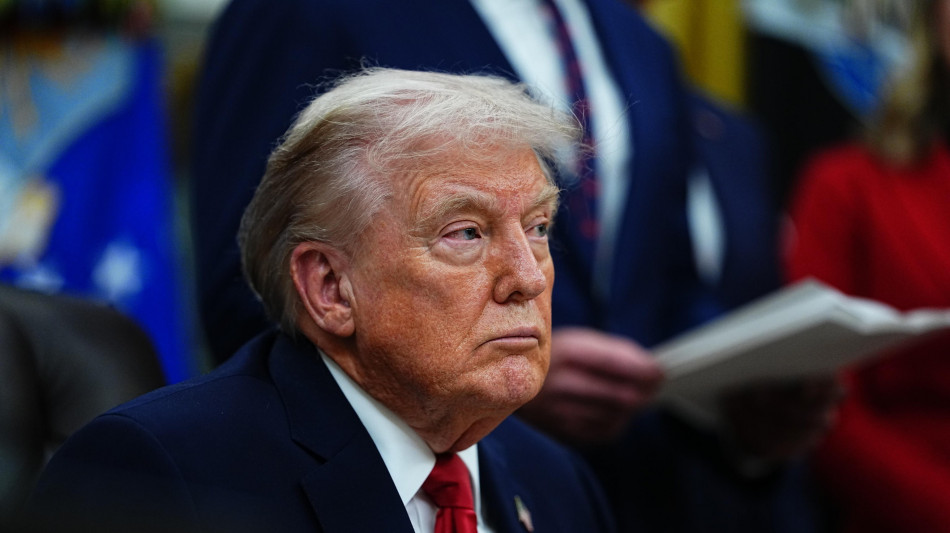 Trump minaccia dazi ai Paesi che vendono petrolio a Cuba