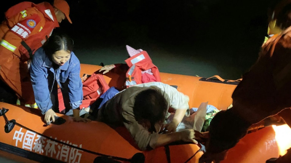 S&eacute;isme en Chine: au moins 65 morts, arm&eacute;e et pompiers mobilis&eacute;s