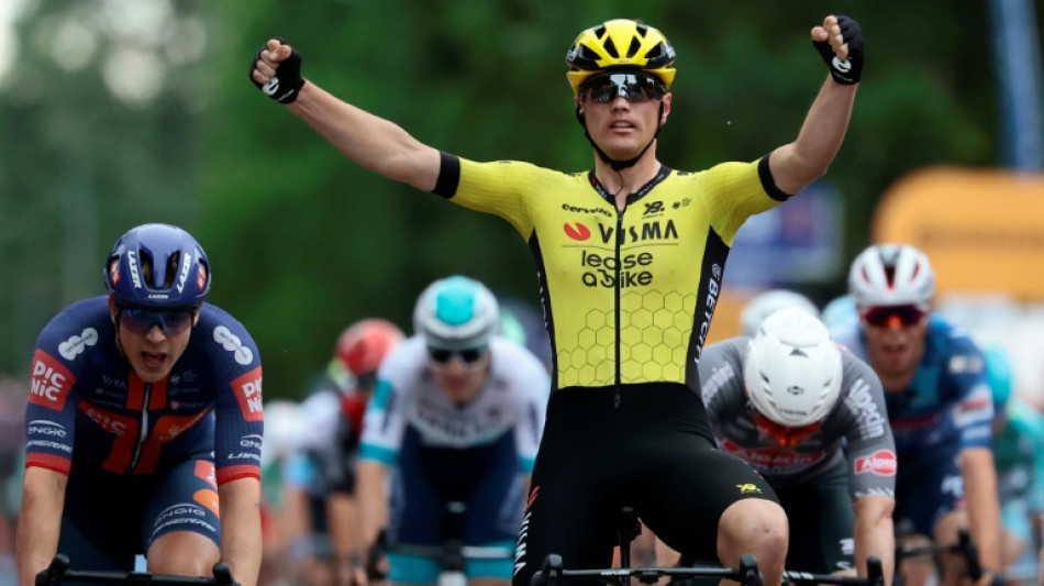 Kooij turns on the speed to take Giro sprint