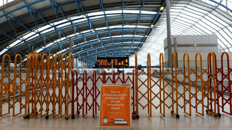 Arranca huelga de ocho d&iacute;as en el principal puerto de carga brit&aacute;nico