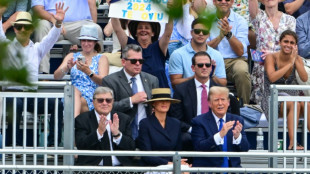 Trump asiste a la graduaci&oacute;n de su hijo Barron en una escuela secundaria de Florida
