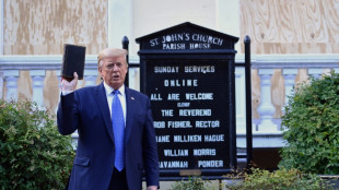 Trump wirbt vor Ostern f&uuml;r Verkauf spezieller Bibel-Exemplare