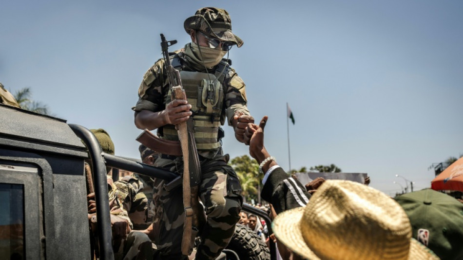 Madagascar: le pr&eacute;sident contest&eacute; &eacute;carte toute d&eacute;mission