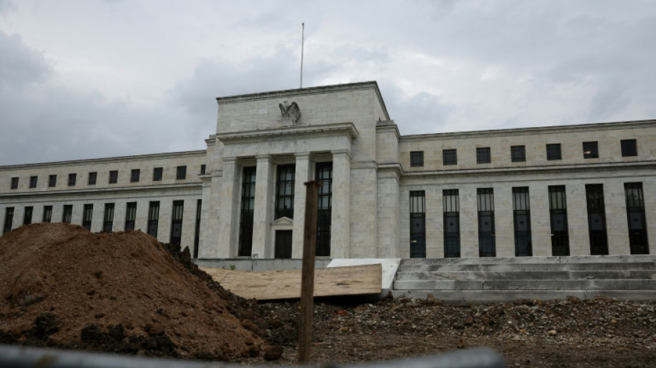 Europe stocks rise on slight eurozone growth 