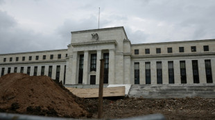 Europe stocks rise on slight eurozone growth 