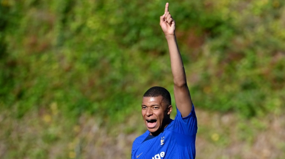 Mbapp&eacute; lamenta sa&iacute;da de Messi e se diz feliz por continuar no PSG