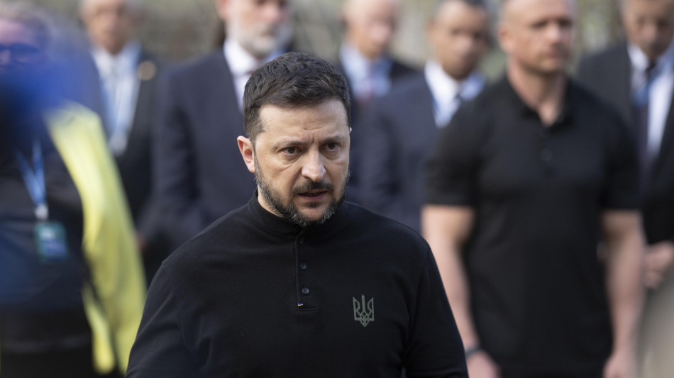 Trump, 'Zelensky è più calmo, vuole un accordo'